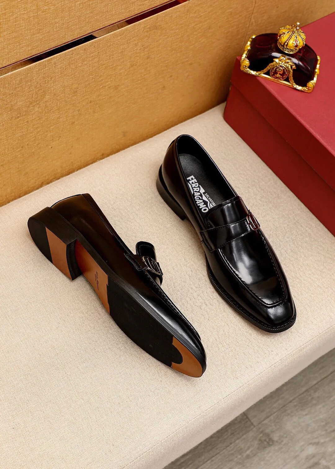 Men's shoes 💰400 💐 Product trademark: Ferragamo "Ferragamo" casual leather shoes Regular size: 39-44 (38.45.46🉑️Customized) Product materials: Selected imported open-edge beaded calfskin upper + classic hardware buckle, imported pig leather lining. Strong three-dimensional visual effect, non-slip and wear-resistant combination outsole Color: 1⃣️color optional